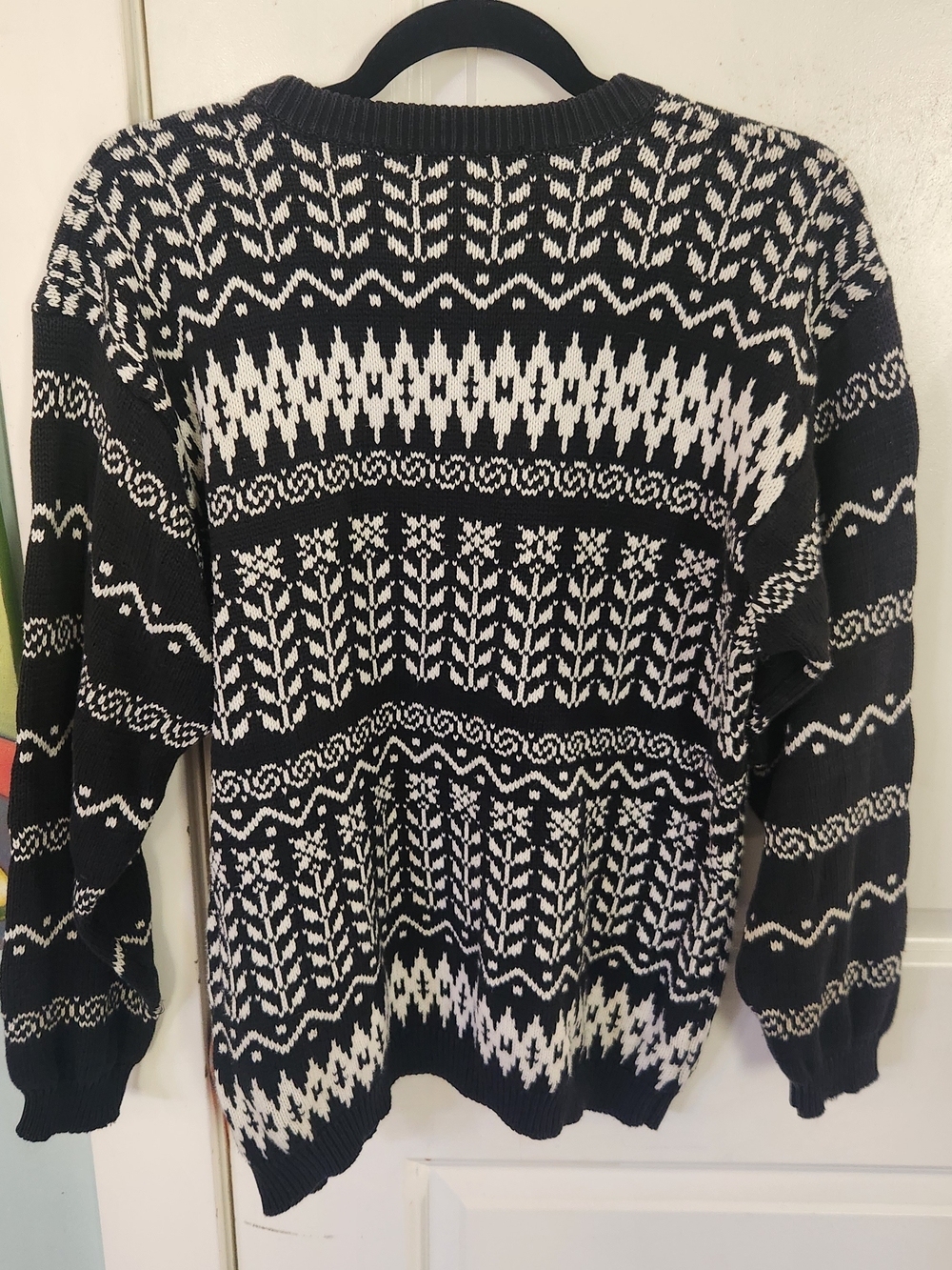 Men's Black & White Patterned Knit Sweater